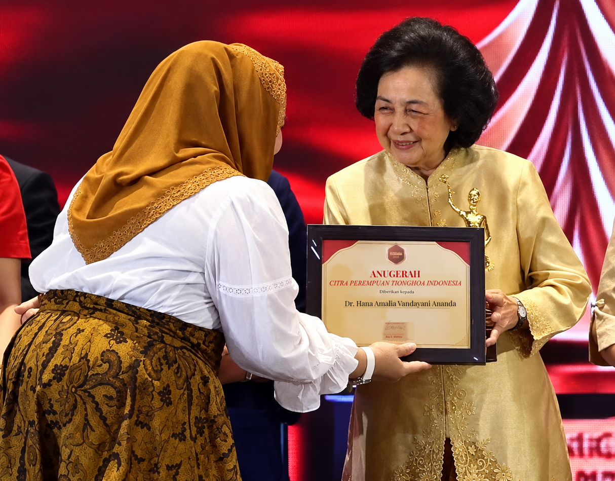 Mama Hana Perempuan Tionghoa B